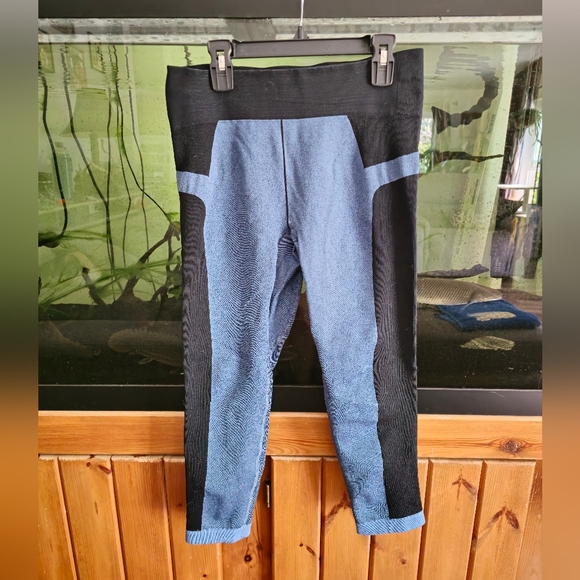 🩵 B2G1 GUC compression crop capris active thick running - Picture 1 of 4